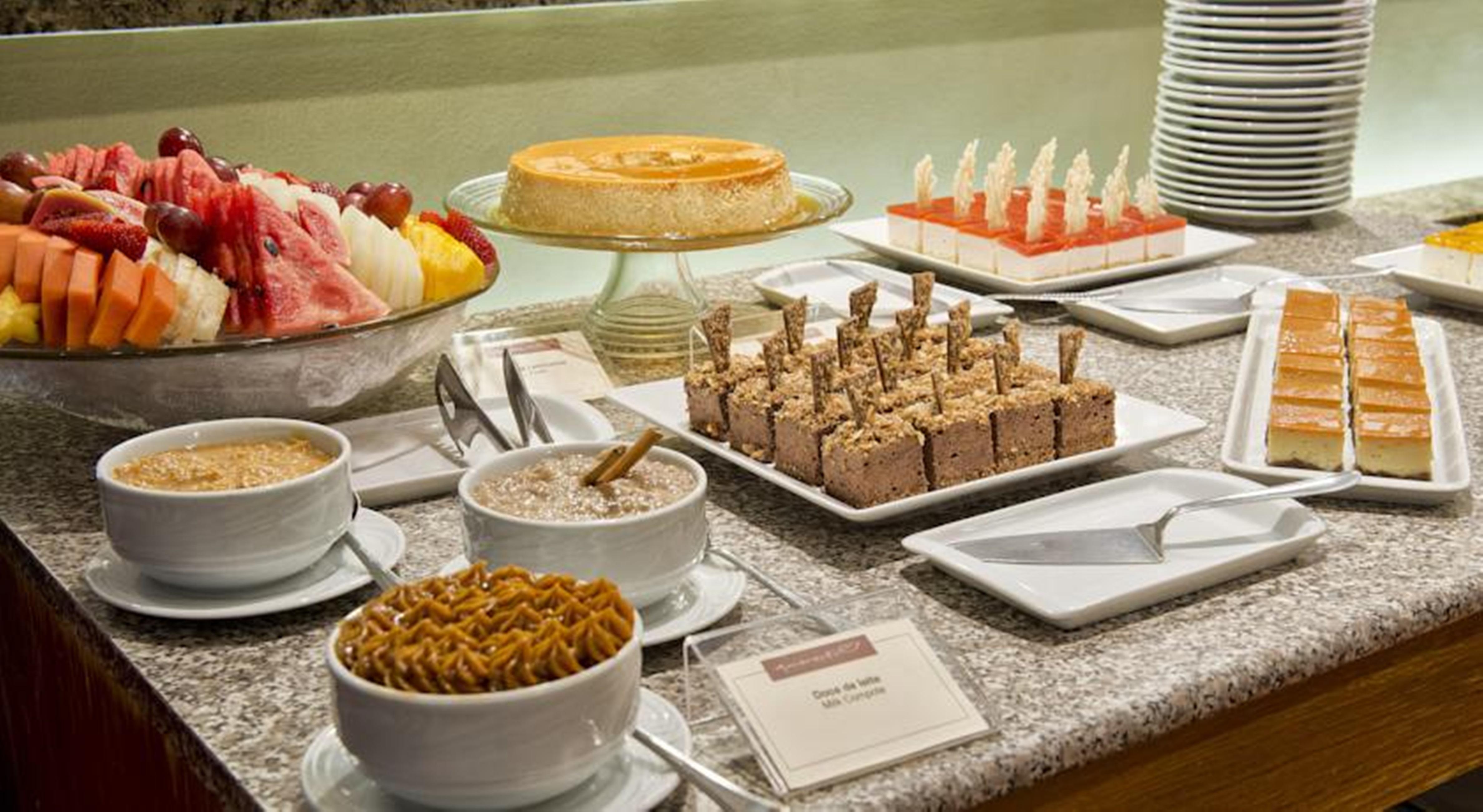Melia Paulista Hotell São Paulo Exteriör bild A selection of desserts