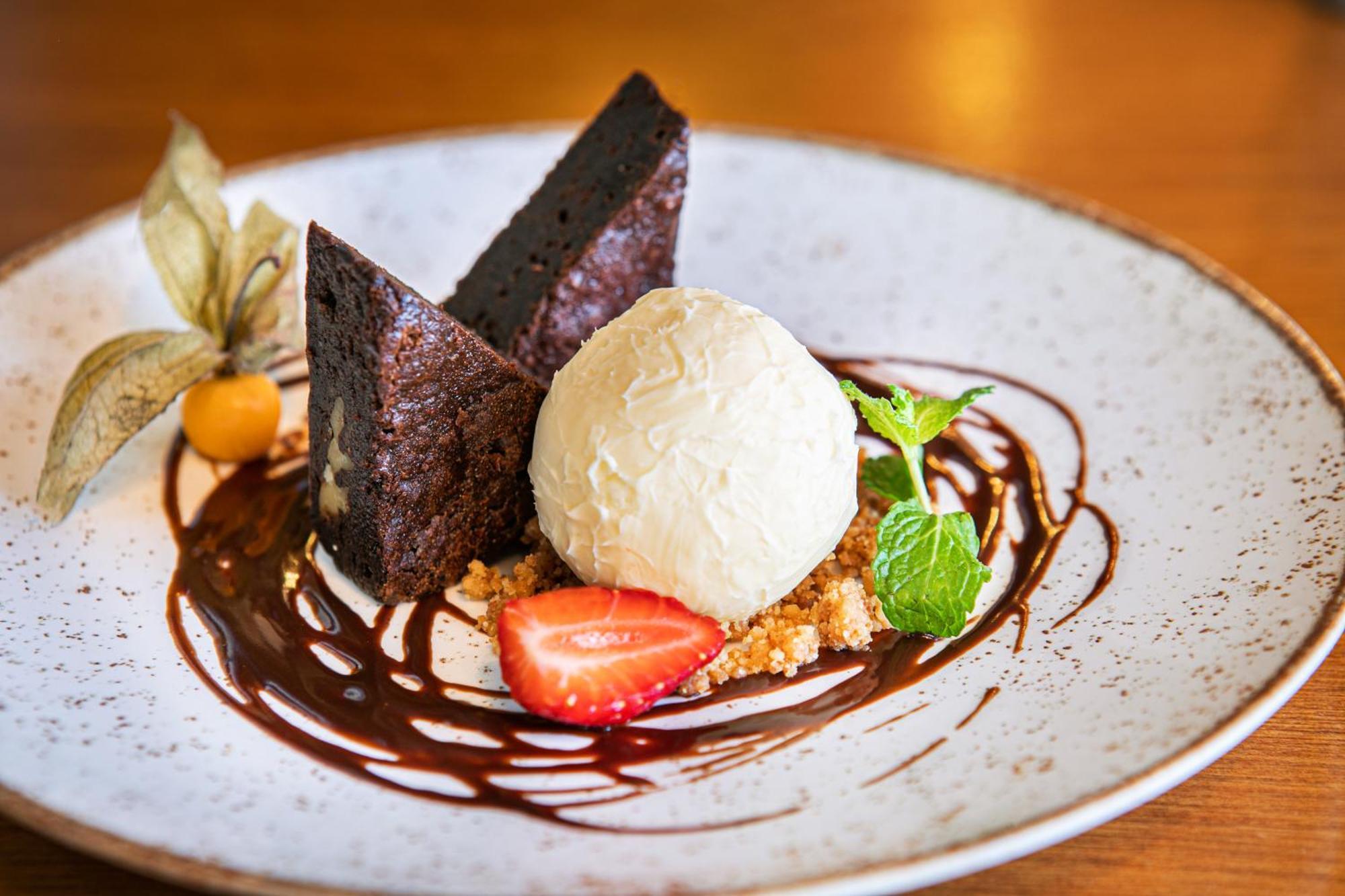 Melia Paulista Hotell São Paulo Exteriör bild A chocolate brownie with ice cream