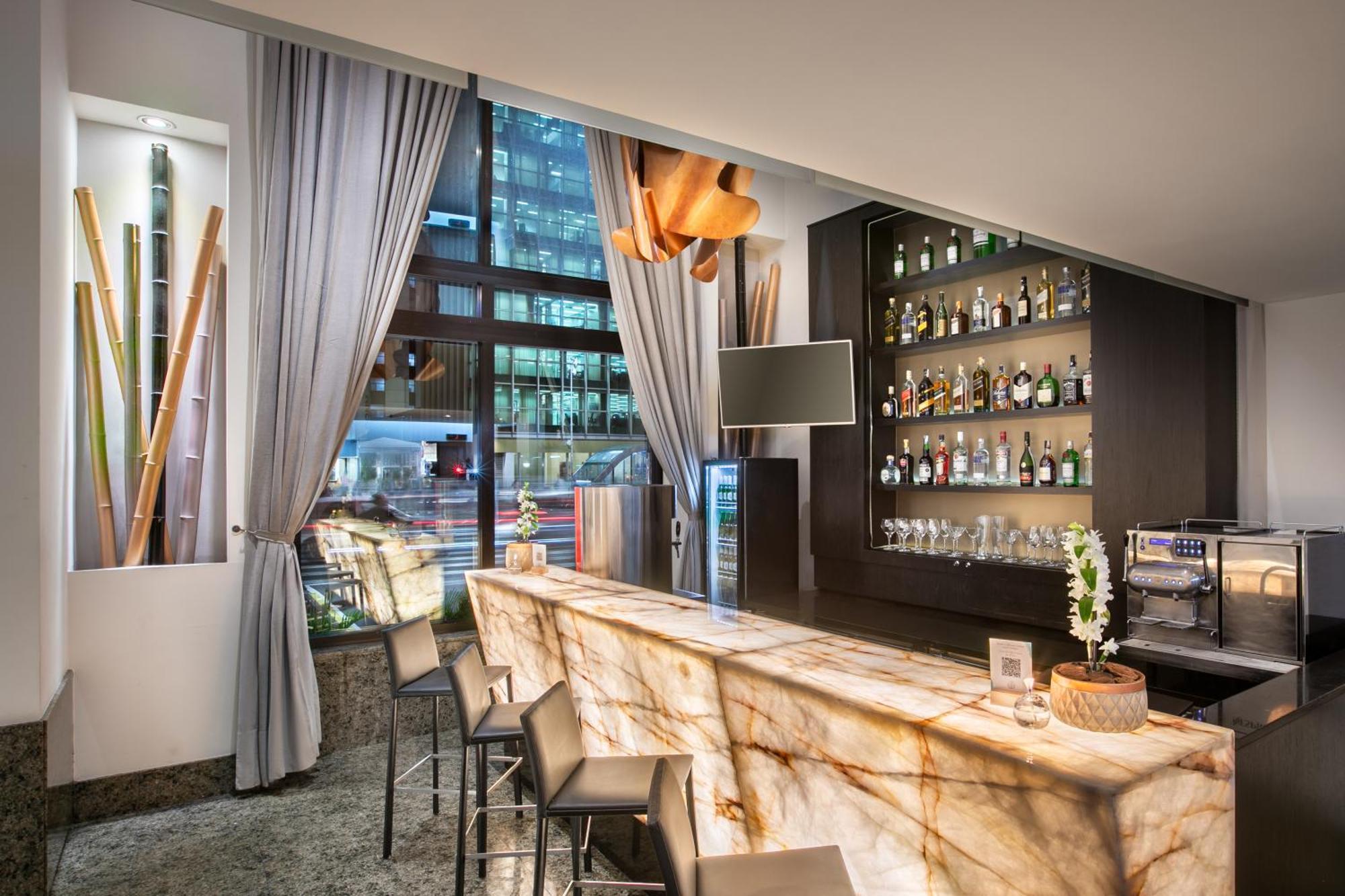 Melia Paulista Hotell São Paulo Exteriör bild The bar at the hotel